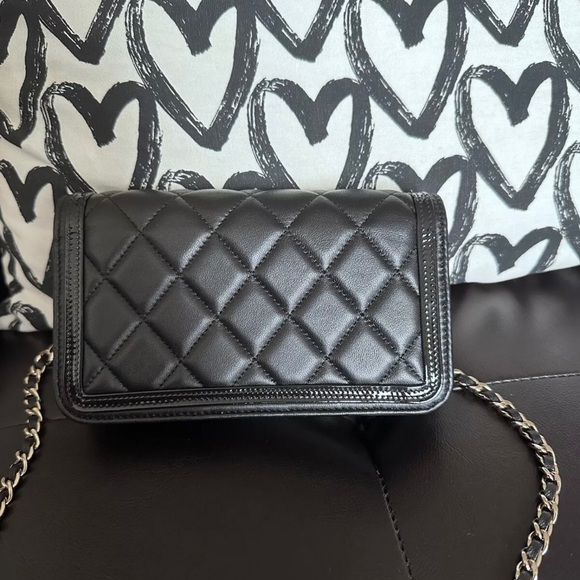 Chanel 23B black flap phone holder with light gold hardware - Picture 13 of 14